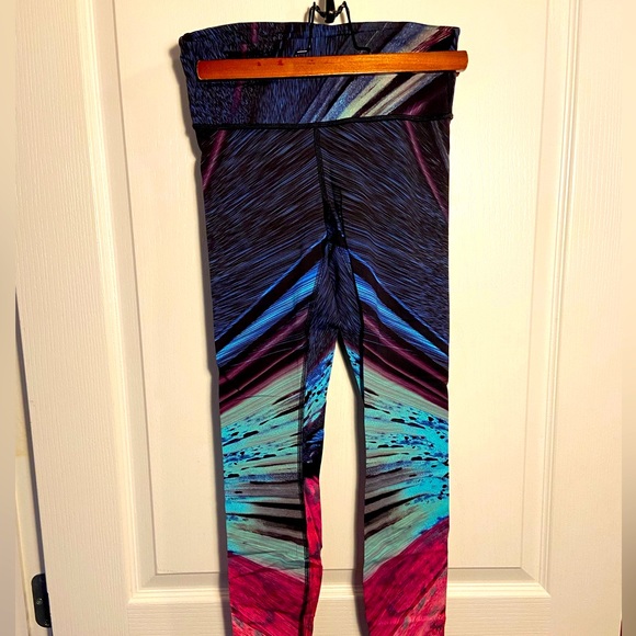 Lululemon Speed Wonder Tight- Electrobeam - Picture 2 of 4